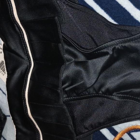 Beach Bunny Good Girl Gone Bad Sm Top Md Bottom - Picture 5 of 9